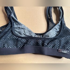 Athletic bra